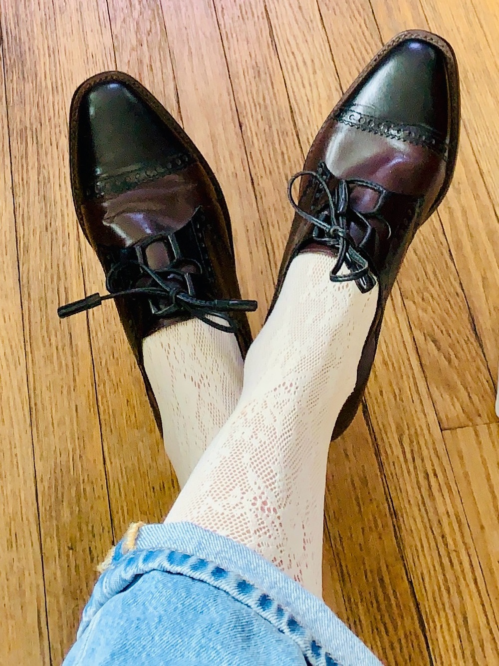 Gorgeous Vintage Oxfords w/leather tassle laces😍 Black and oxblood sooo classic🥰
